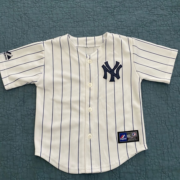 2t yankees jersey